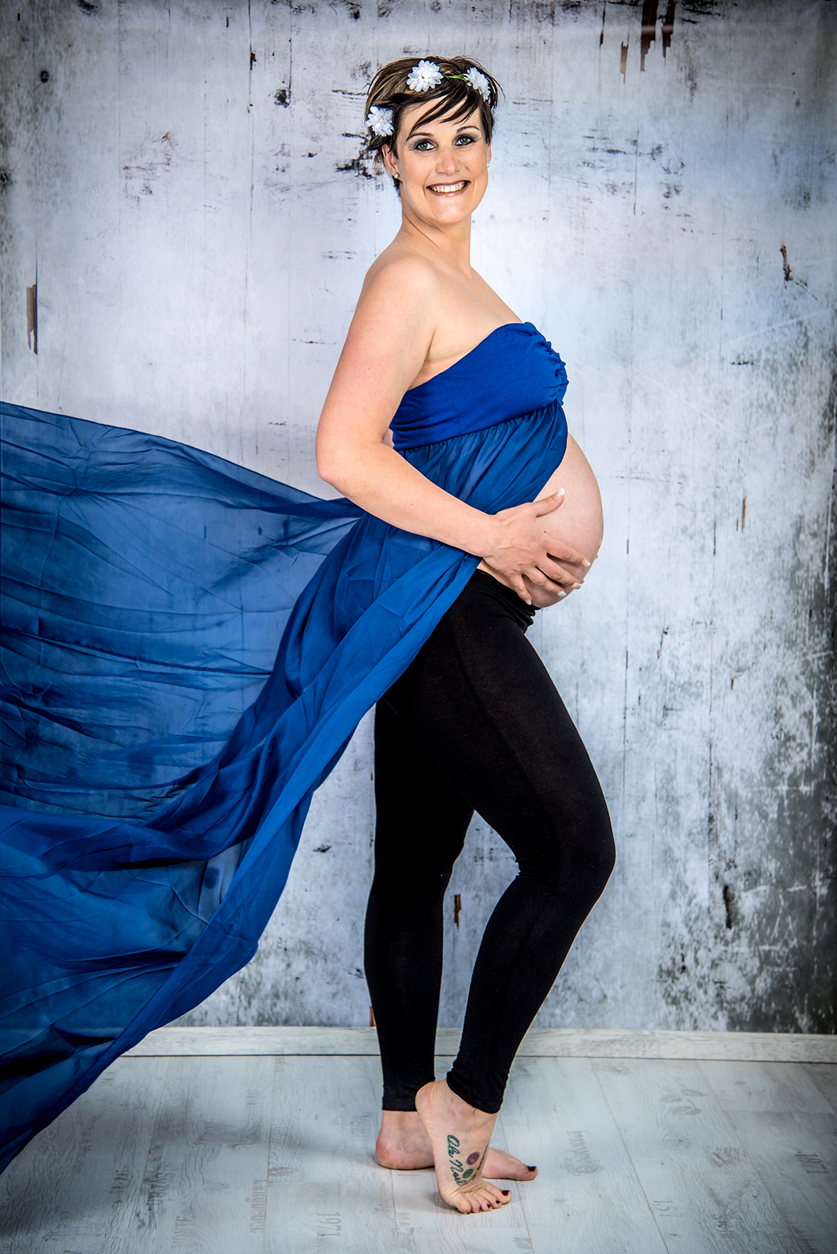 babybauch-babybelli-bauchshooting-babybauchshooting-fotoshooting-fotografchemnitz-fotografniederfrohna-fotostudioniederfrohna (18) Isi Studio blaues Tuch