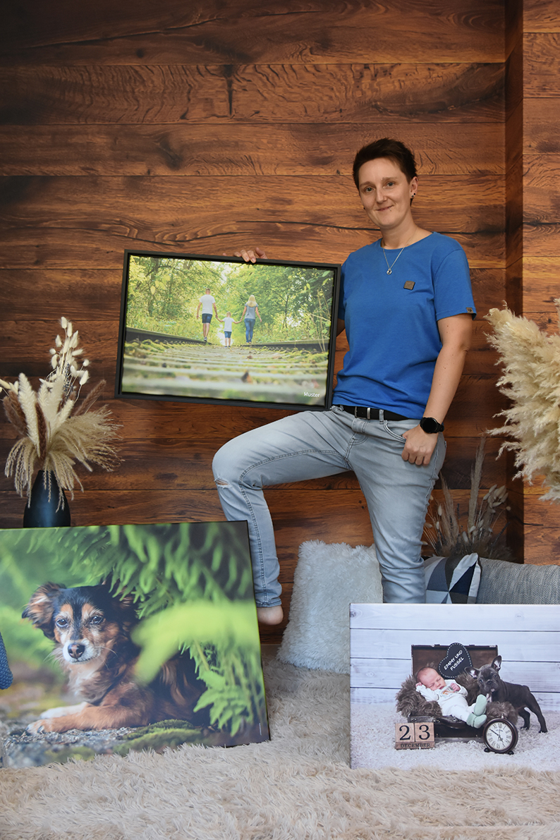 Jenny mit Muster hochkant Leinwände im stehen